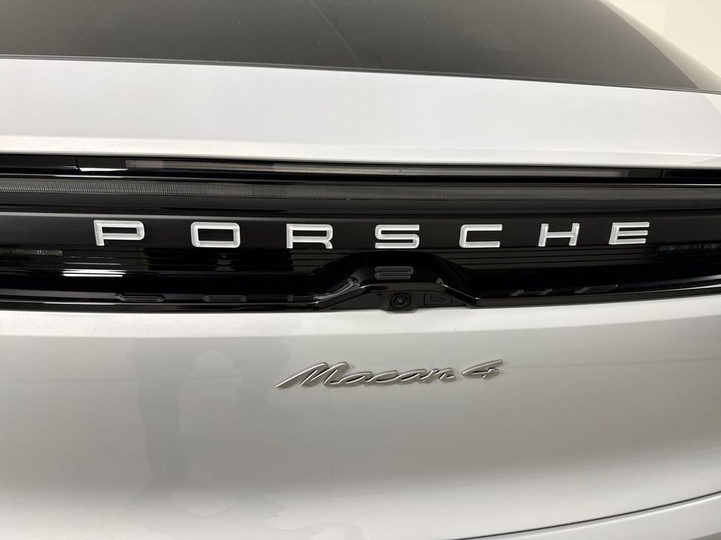 New 2026 Porsche Macan 4 Electric AWD/4WD image 19