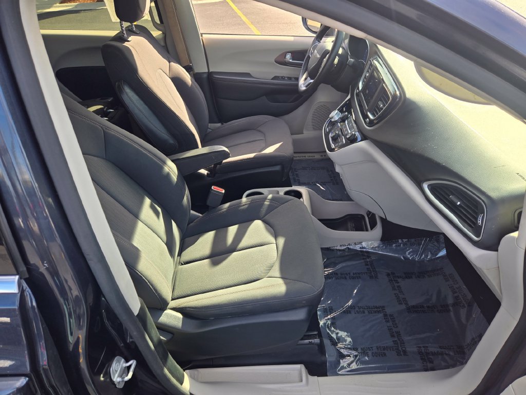 Used 2019 Chrysler Pacifica LX FWD image 8