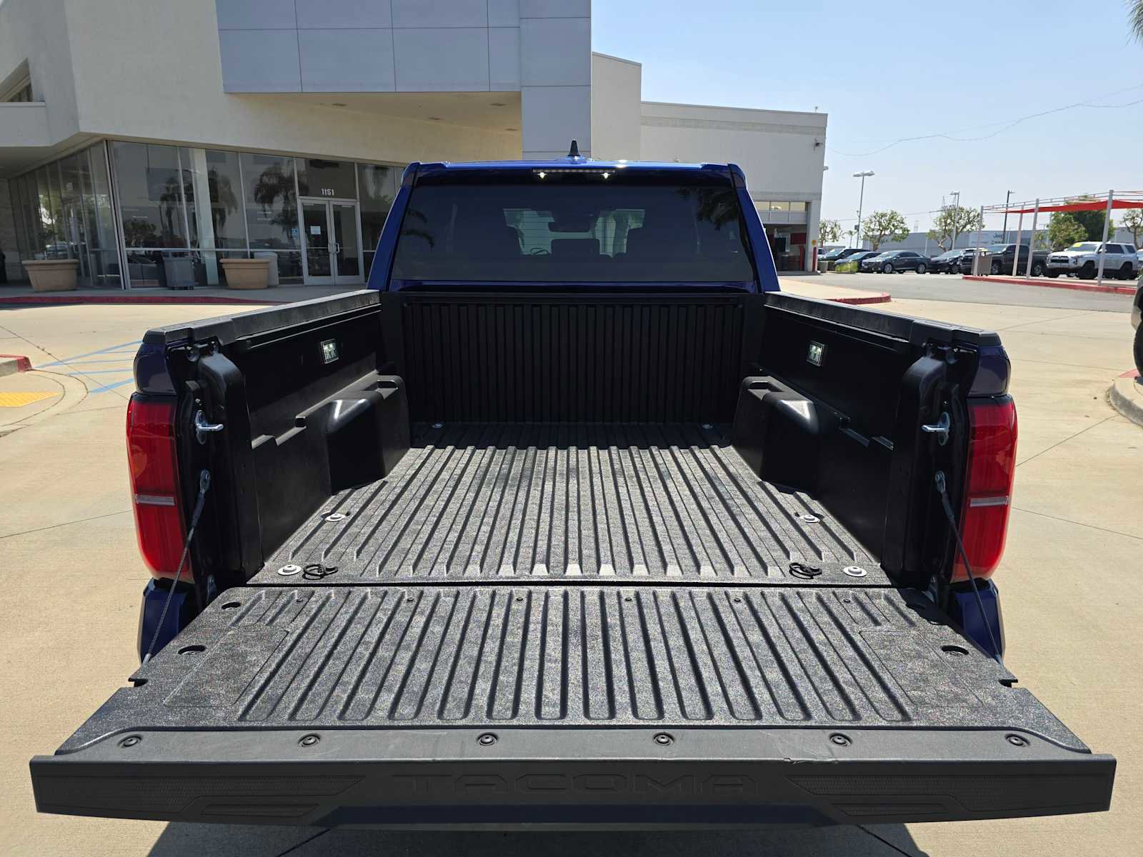Certified 2025 Toyota Tacoma TRD Off-Road AWD/4WD image 15