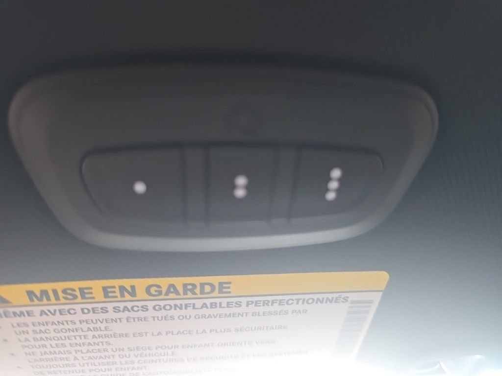Used 2025 Chrysler Pacifica Select FWD image 26