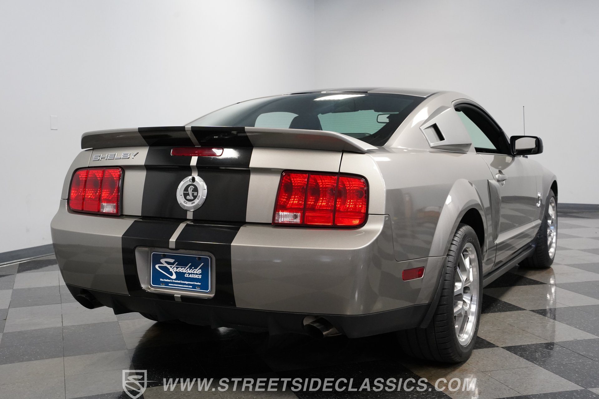 Used 2009 Ford Mustang Shelby GT500 RWD image 12