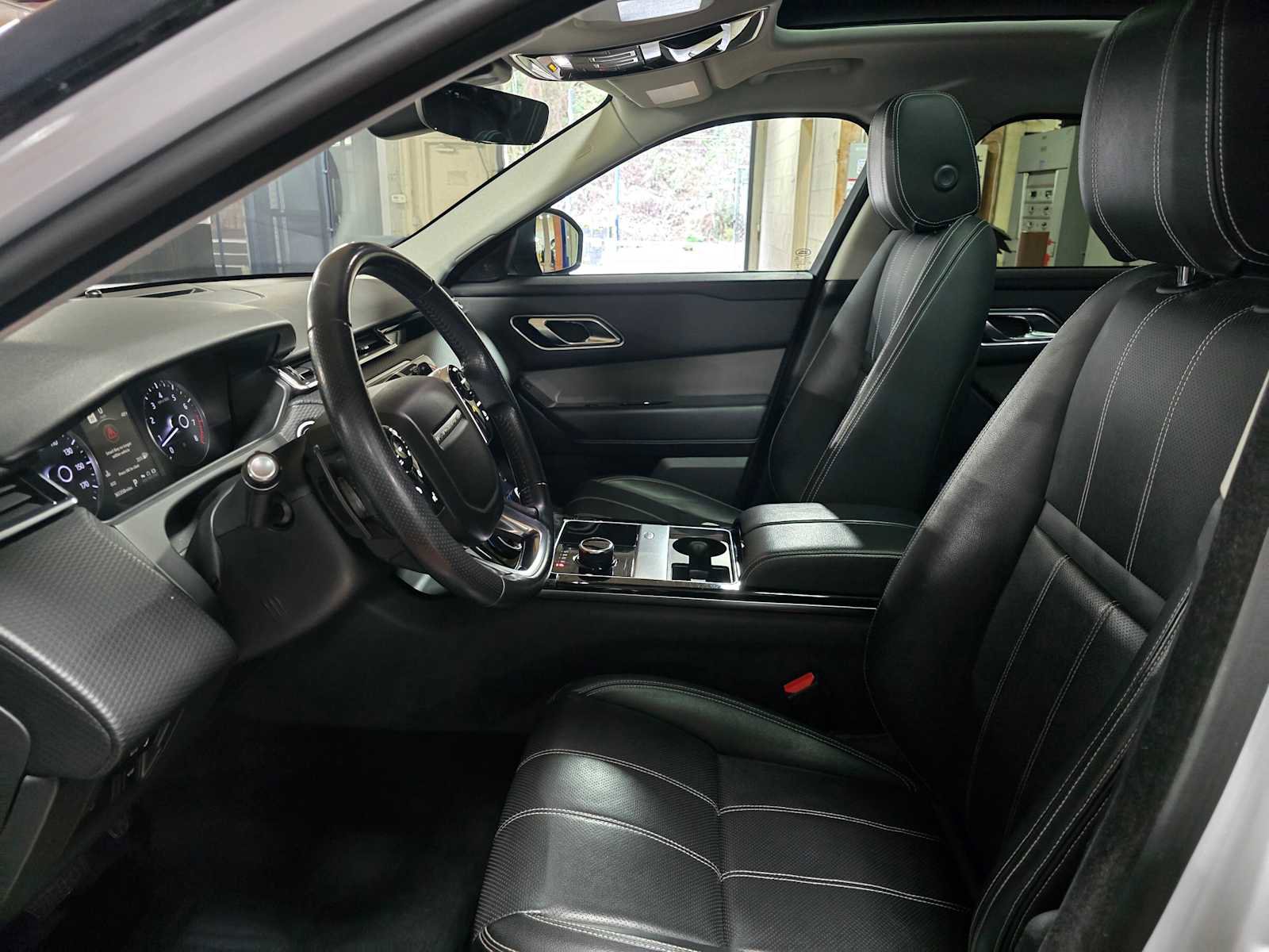 Used 2018 Land Rover Range Rover Velar S image 21