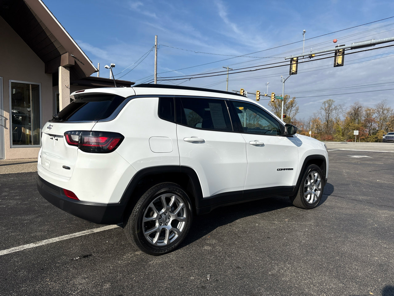 Used 2022 Jeep Compass Latitude w/ Sun and Sound Group image 5