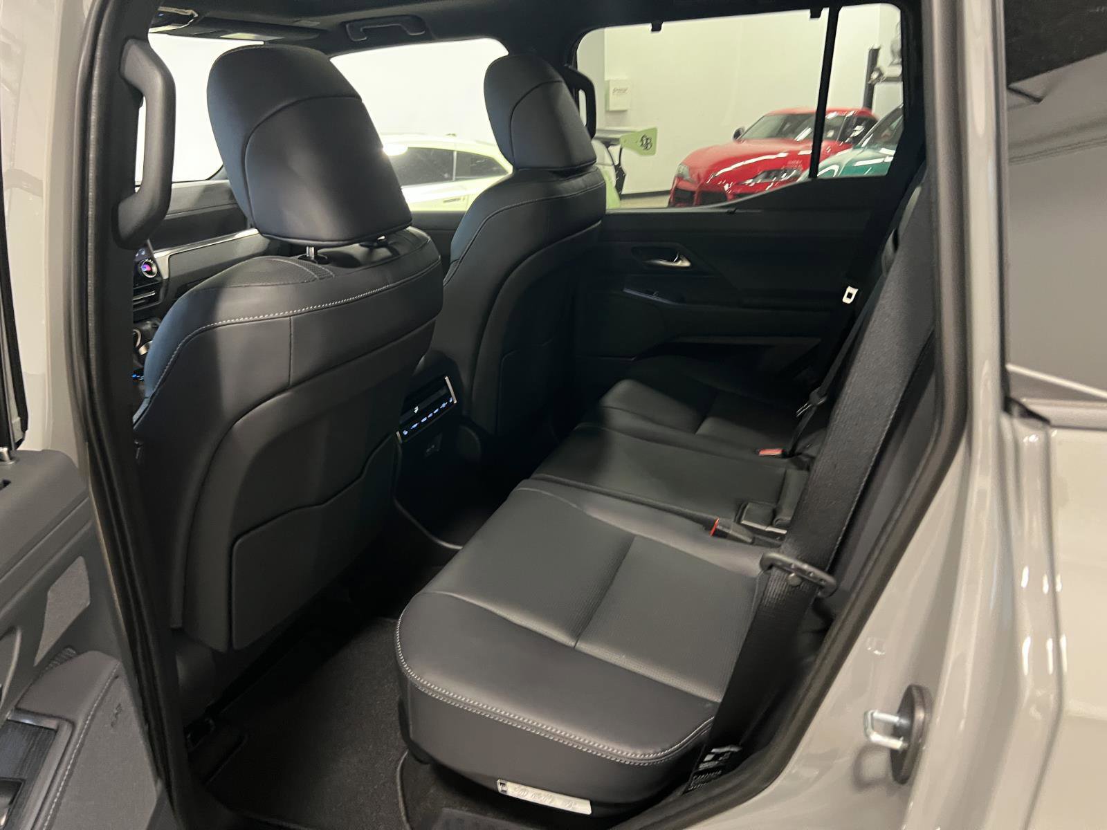 Used 2026 Lexus GX 550 w/ Cold Area Package AWD/4WD image 31
