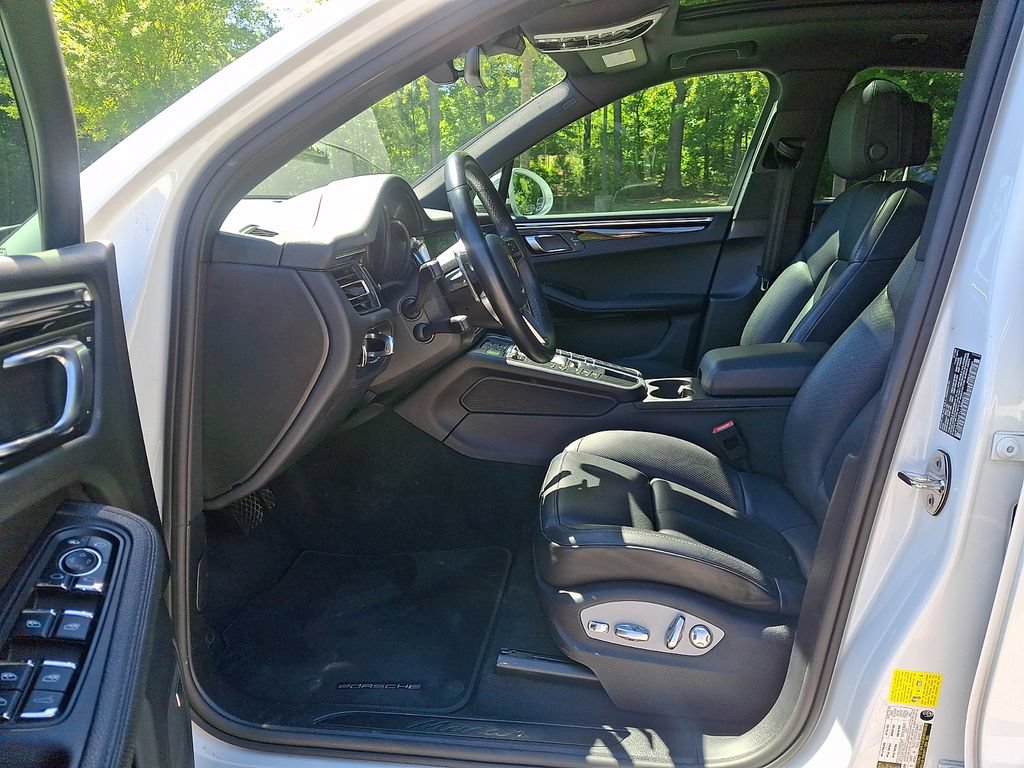 Used 2020 Porsche Macan AWD/4WD image 13