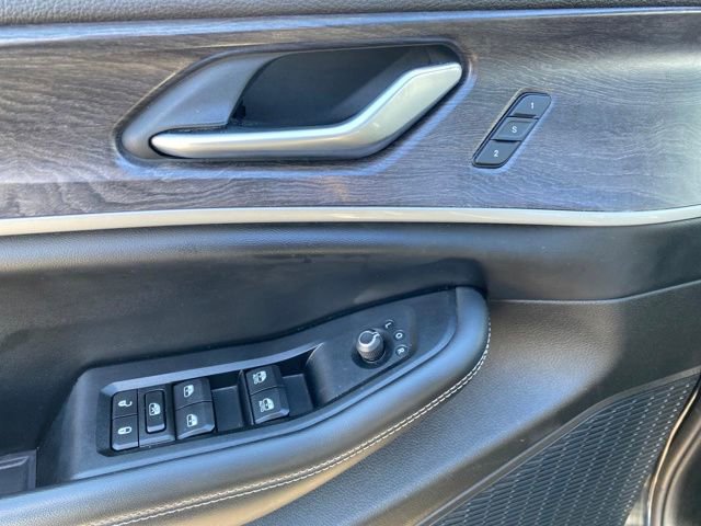 Used 2023 Jeep Grand Cherokee Limited AWD/4WD image 17