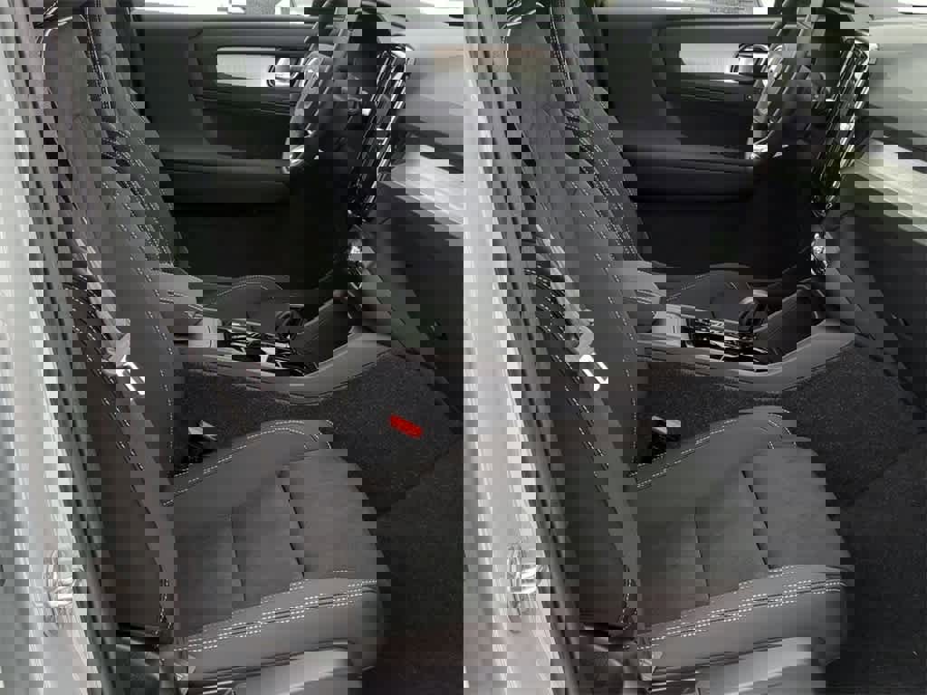 New 2026 Volvo XC40 B5 Ultra w/ Protection Package Premier image 21