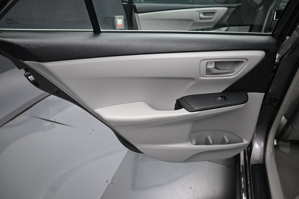 Used 2016 Toyota Camry LE FWD image 27