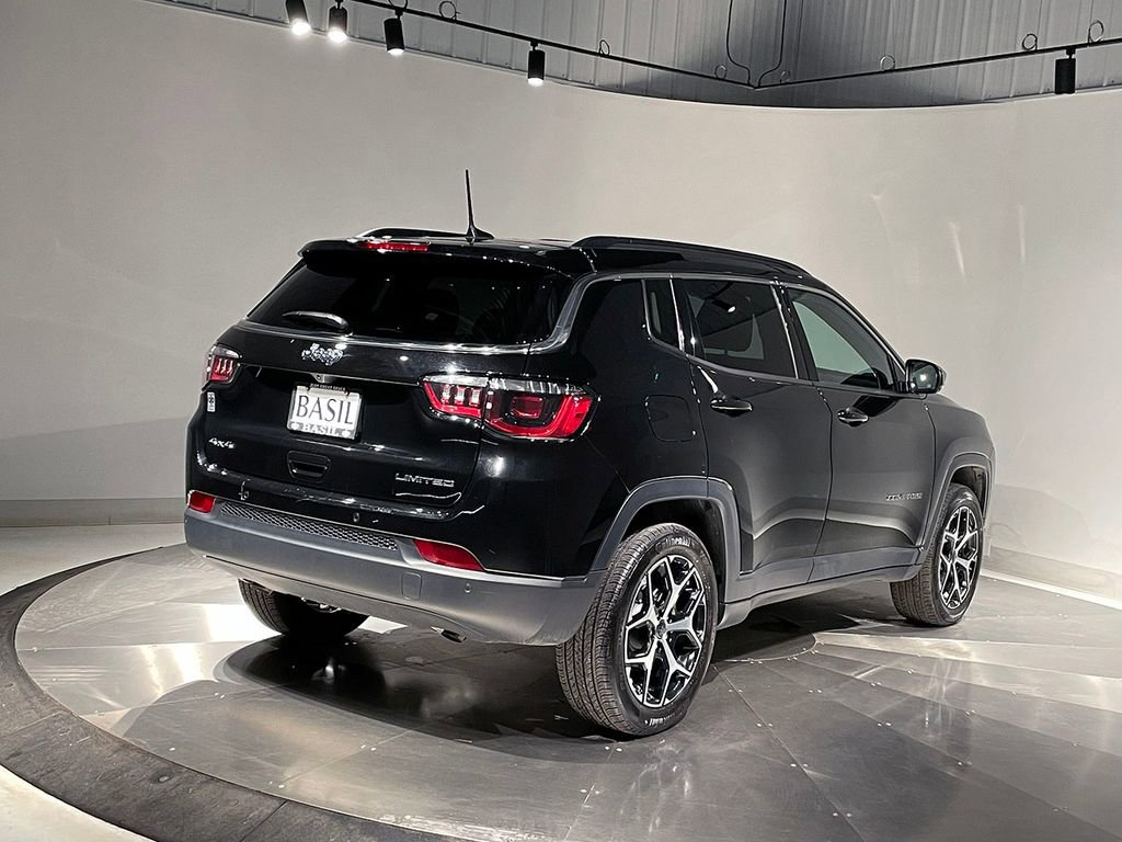 Used 2025 Jeep Compass Limited image 11