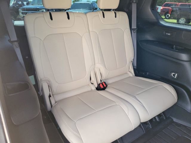 Used 2024 Jeep Grand Cherokee L Limited w/ Luxury Tech Group II AWD/4WD image 30