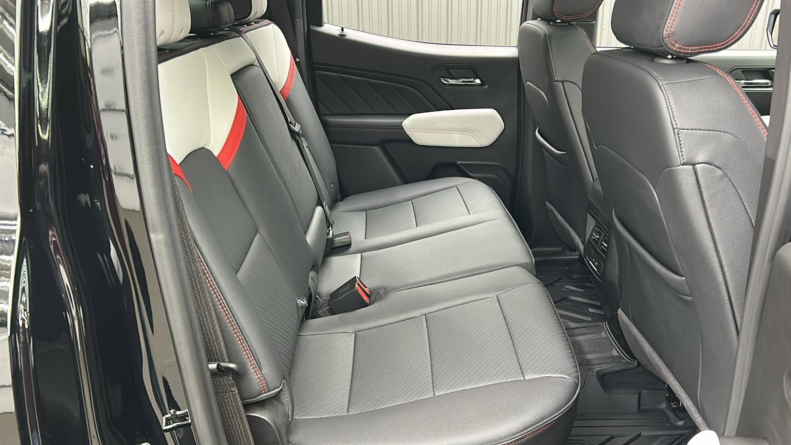 Used 2024 GMC Canyon AT4X image 37