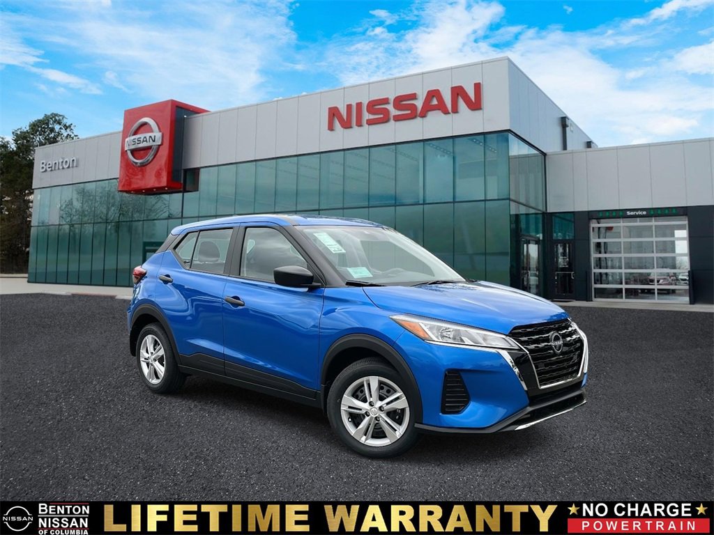 New 2025 Nissan Kicks Play S