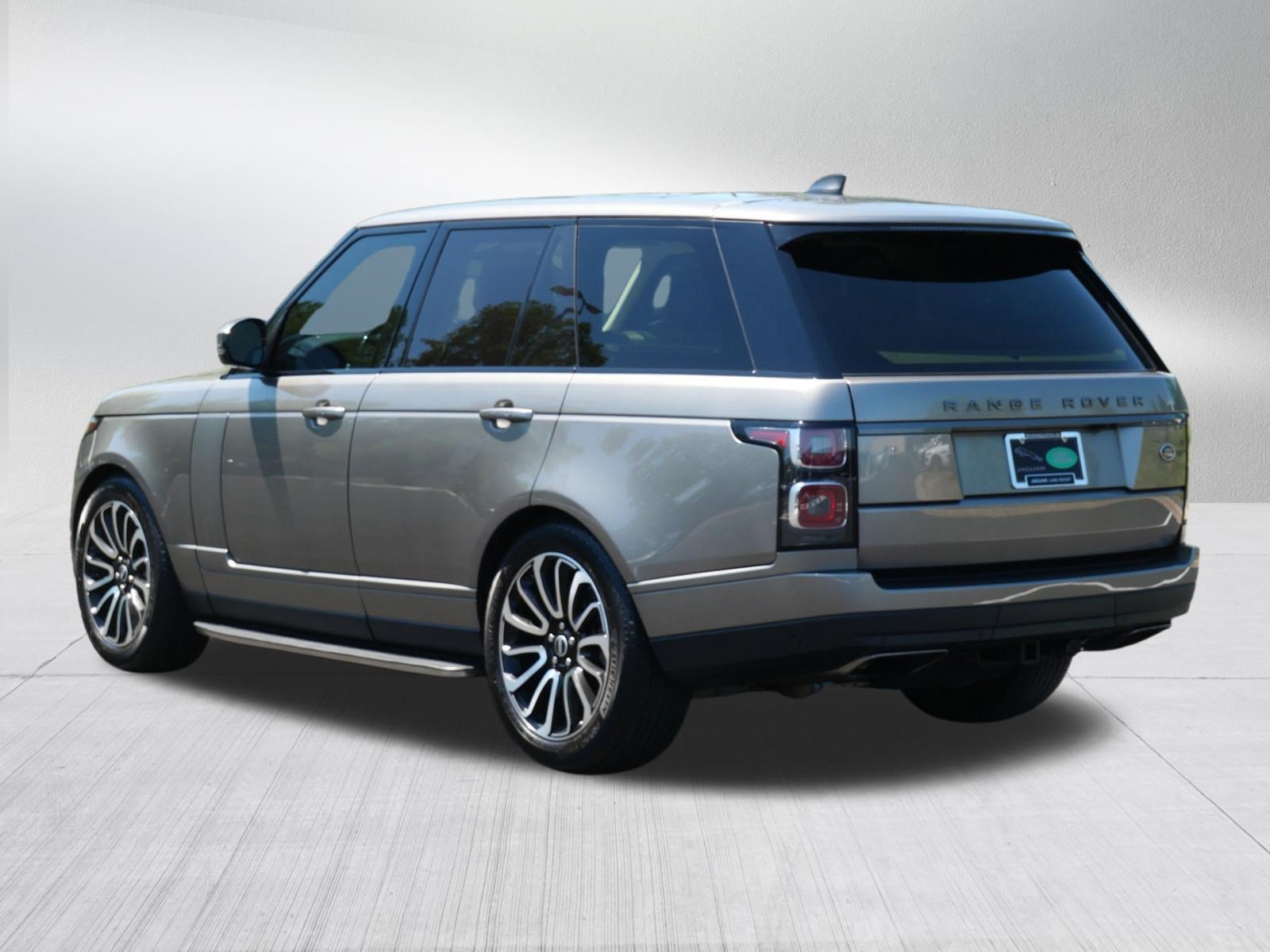 Used 2021 Land Rover Range Rover AWD/4WD image 3
