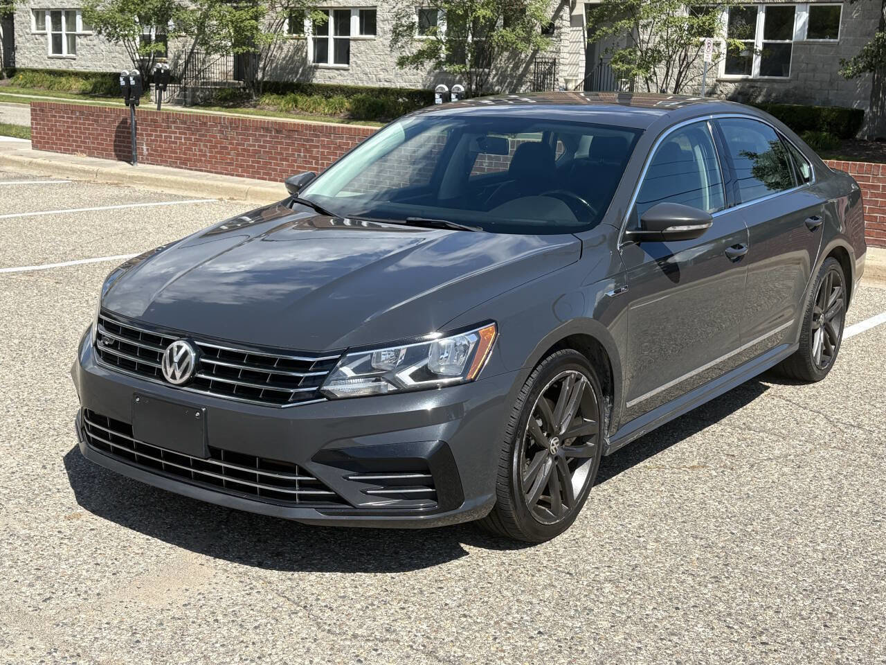 Used 2017 Volkswagen Passat 1.8T R-Line image 3