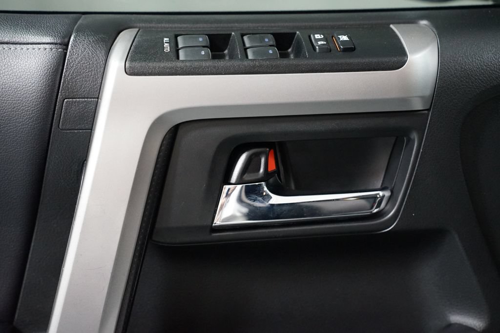 Certified 2019 Toyota 4Runner SR5 AWD/4WD image 30