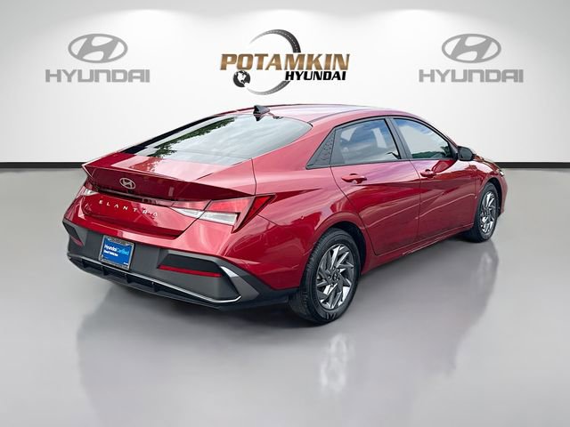 Certified 2024 Hyundai Elantra SEL FWD image 5