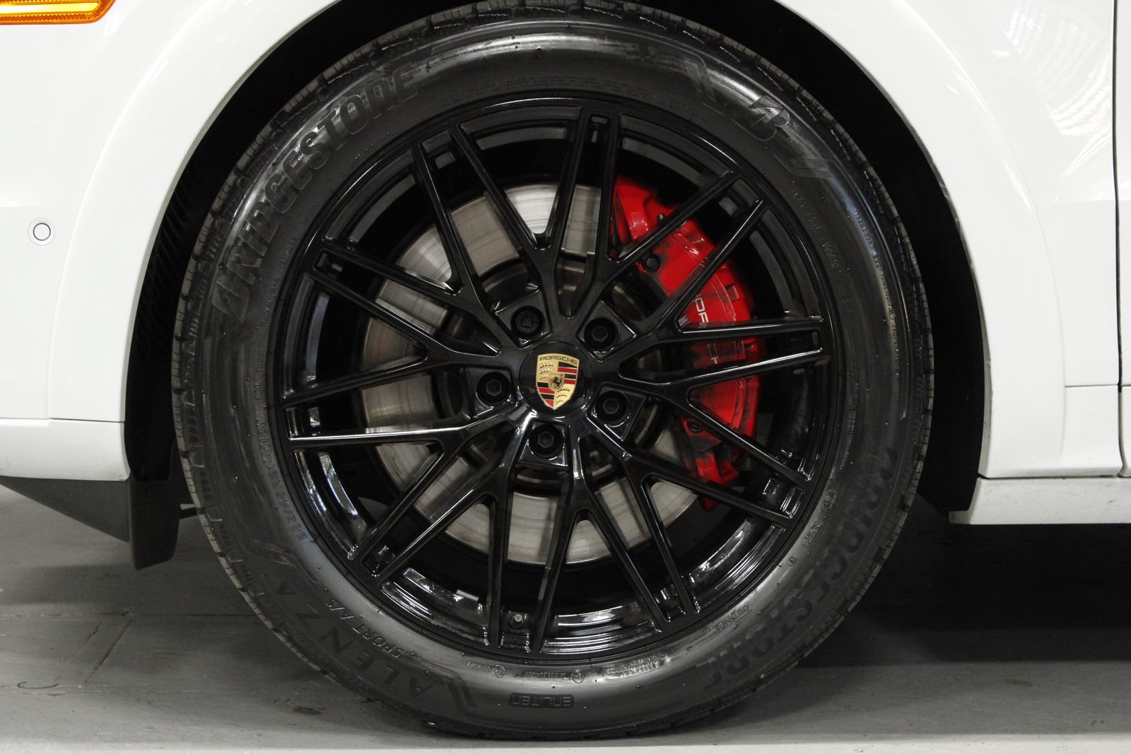 Certified 2025 Porsche Cayenne GTS AWD/4WD image 9
