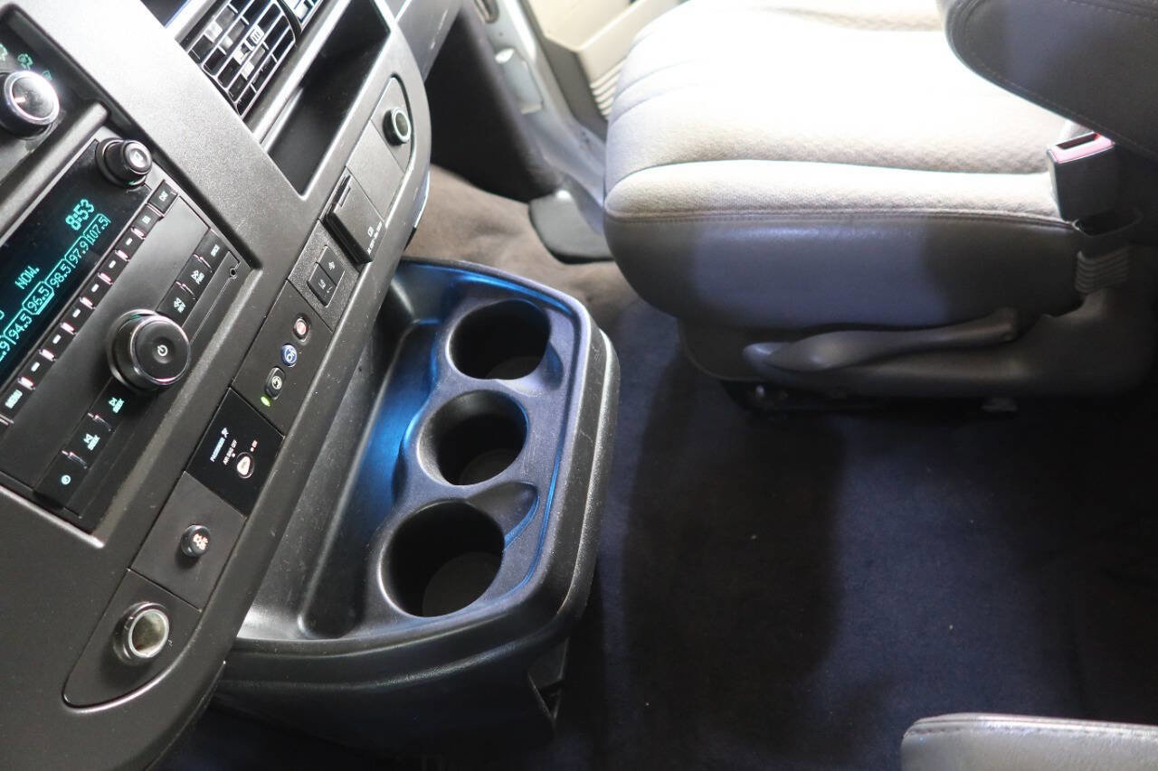 Used 2019 Chevrolet Express 3500 LT w/ LT Preferred Equipment Group RWD image 33