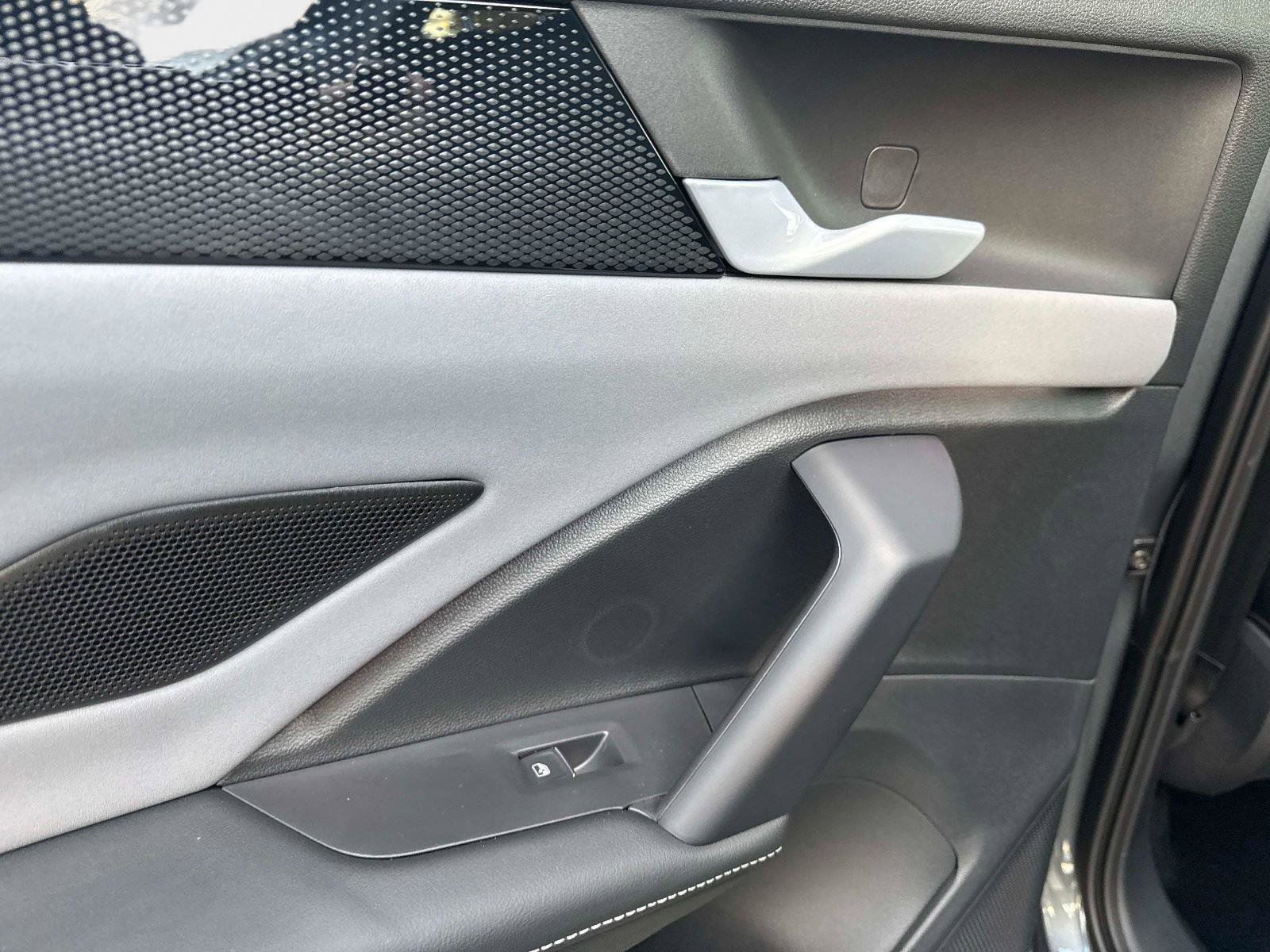 New 2026 Volkswagen Tiguan SE R-Line image 12