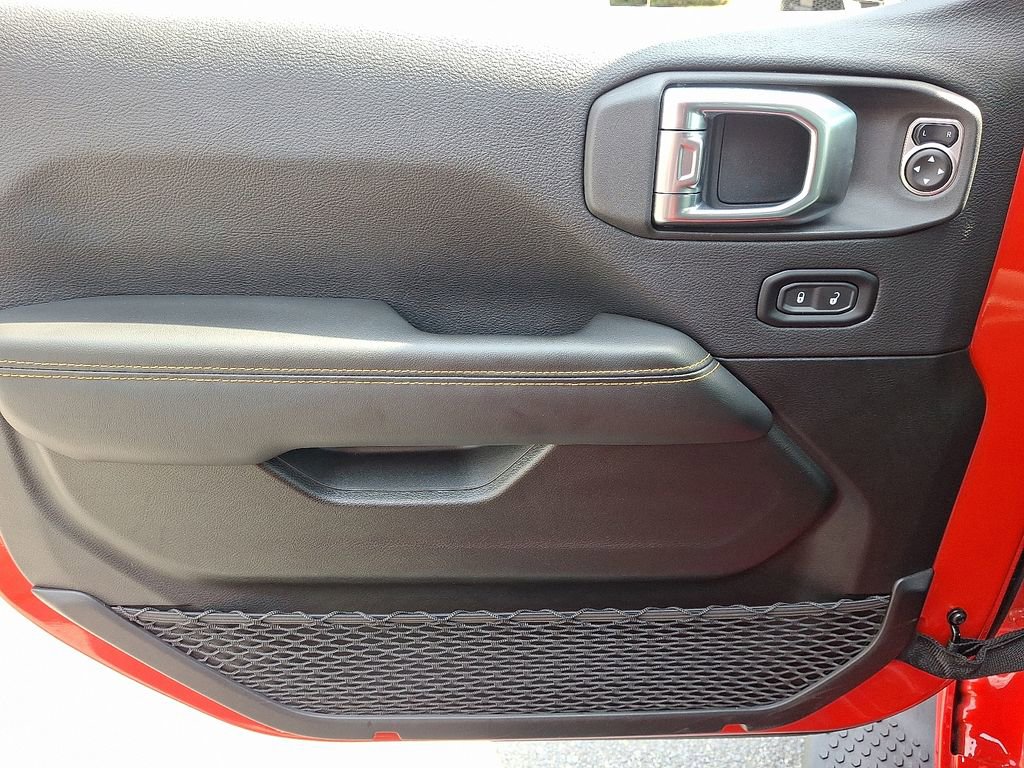 Used 2025 Jeep Wrangler Unlimited Sahara image 12