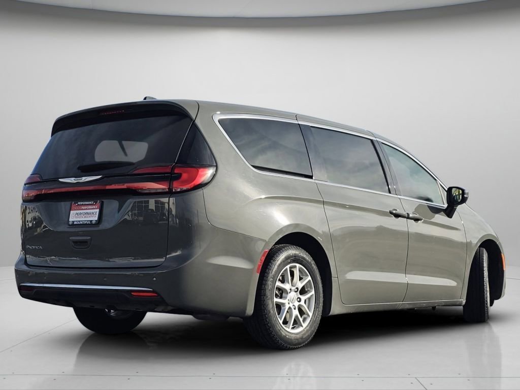 Used 2023 Chrysler Pacifica Touring-L image 23