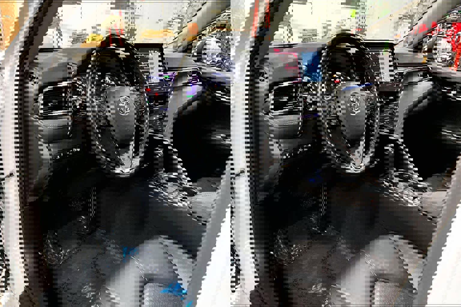 Used 2022 Toyota Camry XSE w/ Navigation Upgrade Package image 18