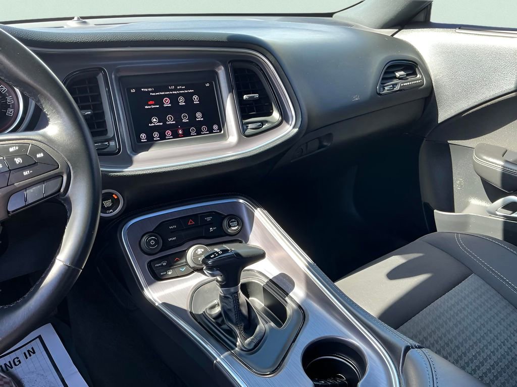 Used 2018 Dodge Challenger SXT image 35