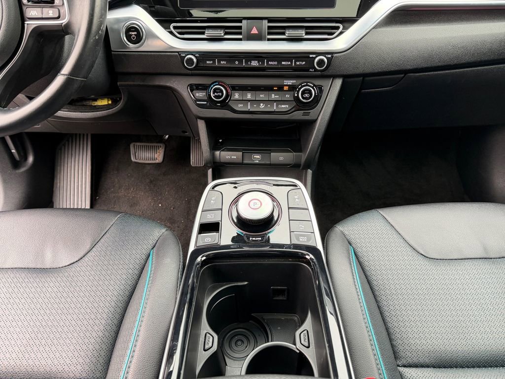 Used 2022 Kia Niro EX Premium image 11