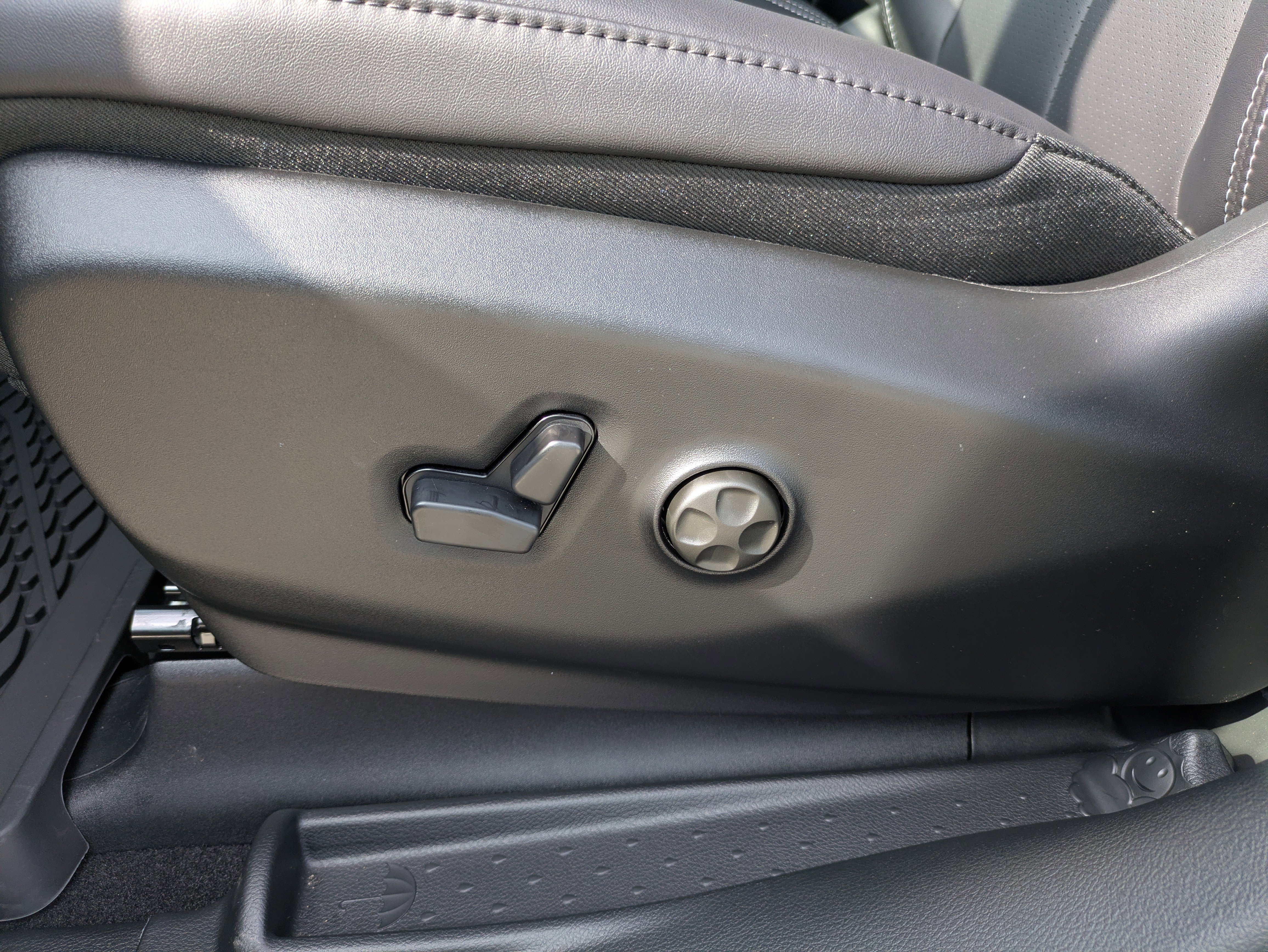 New 2026 Chrysler Voyager LX image 8