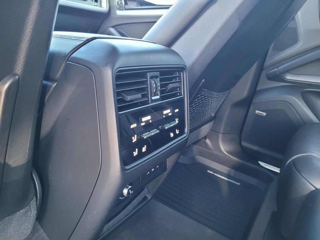 Used 2024 Porsche Cayenne Coupe AWD/4WD image 37