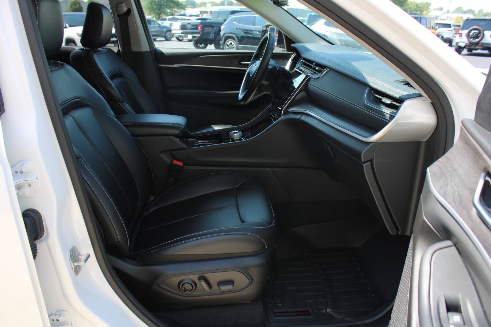 Used 2023 Jeep Grand Cherokee Limited AWD/4WD image 24