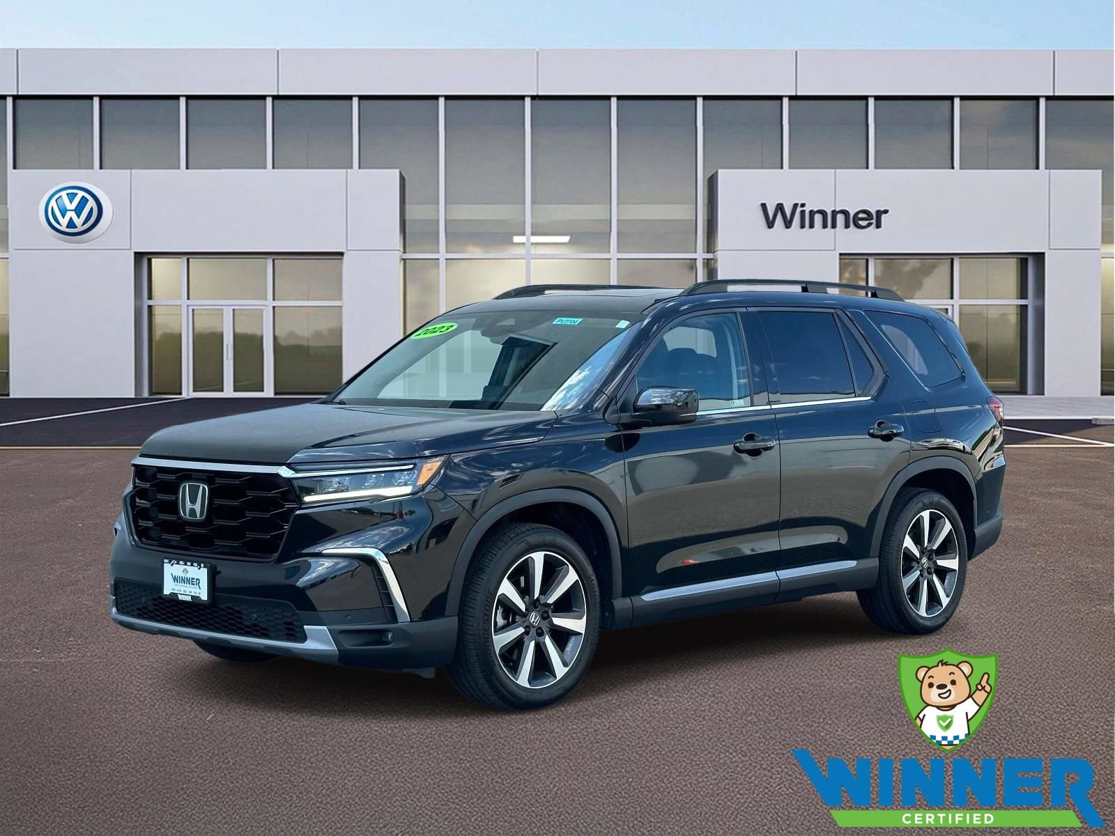 Used 2023 Honda Pilot Touring image 1