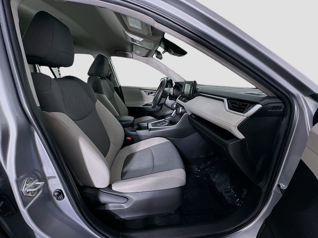 Used 2022 Toyota RAV4 XLE image 29