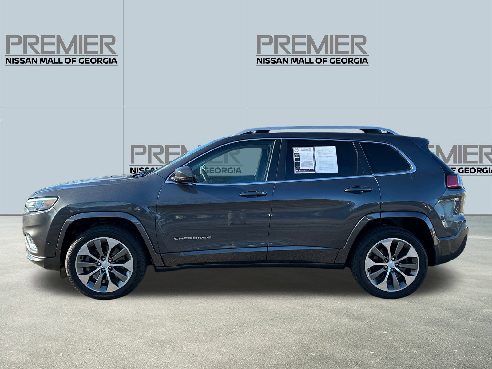 Used 2019 Jeep Cherokee Overland w/ Technology Group image 8