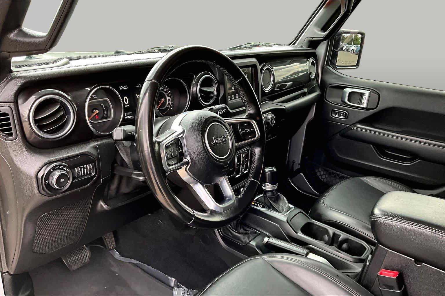 Used 2020 Jeep Wrangler Unlimited Sahara AWD/4WD image 17