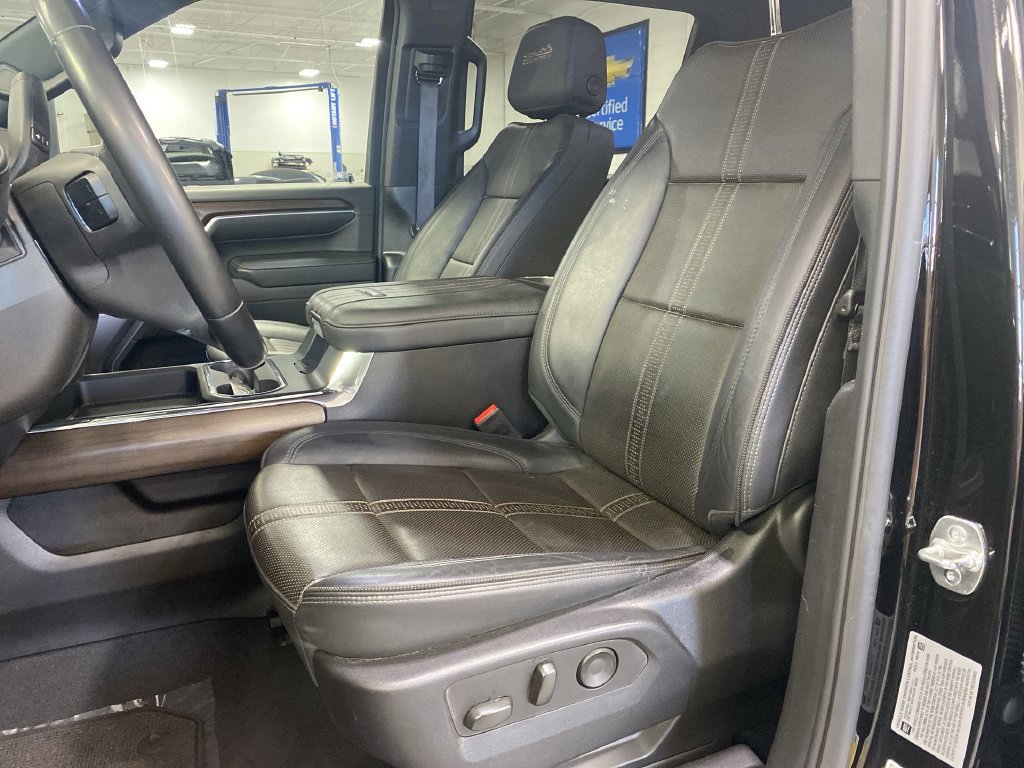 Used 2025 Chevrolet Silverado 3500 High Country AWD/4WD image 26