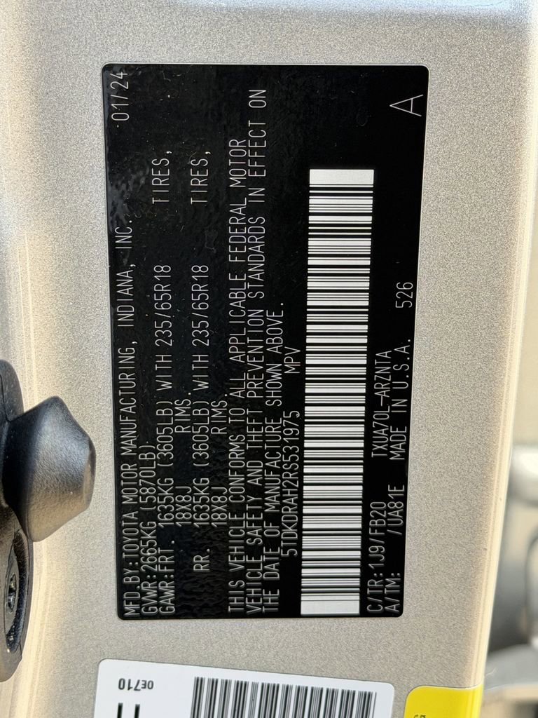 Used 2024 Toyota Highlander LE FWD image 32