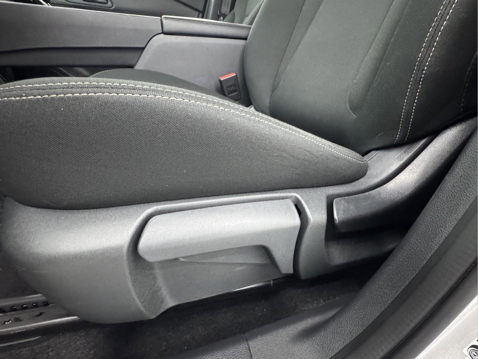 Used 2024 Nissan Rogue S AWD/4WD image 18