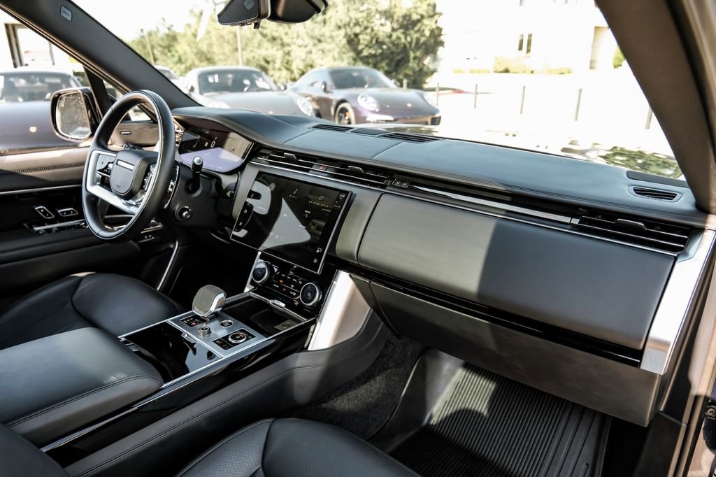Used 2023 Land Rover Range Rover SE image 10