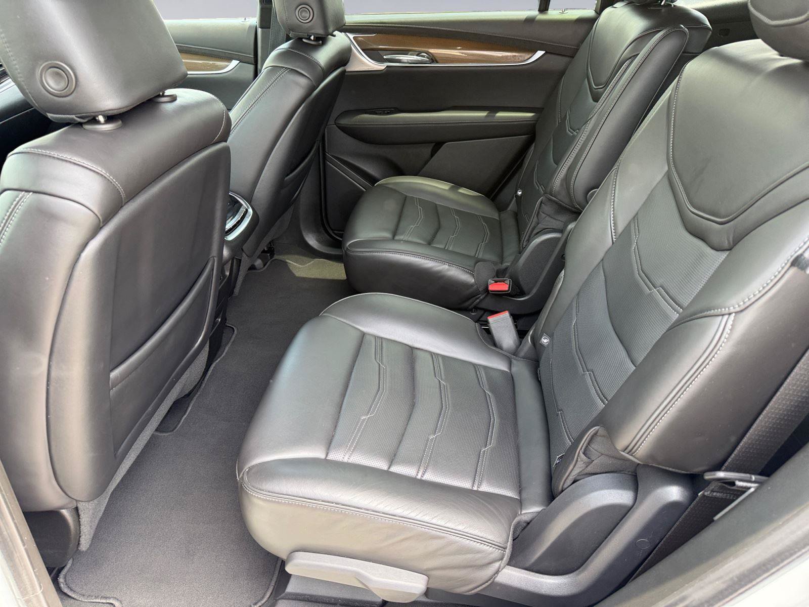 Used 2023 Cadillac XT6 Sport w/ LPO, ONYX Package AWD/4WD image 17