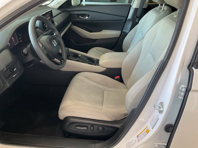 Certified 2025 Honda Accord SE image 3