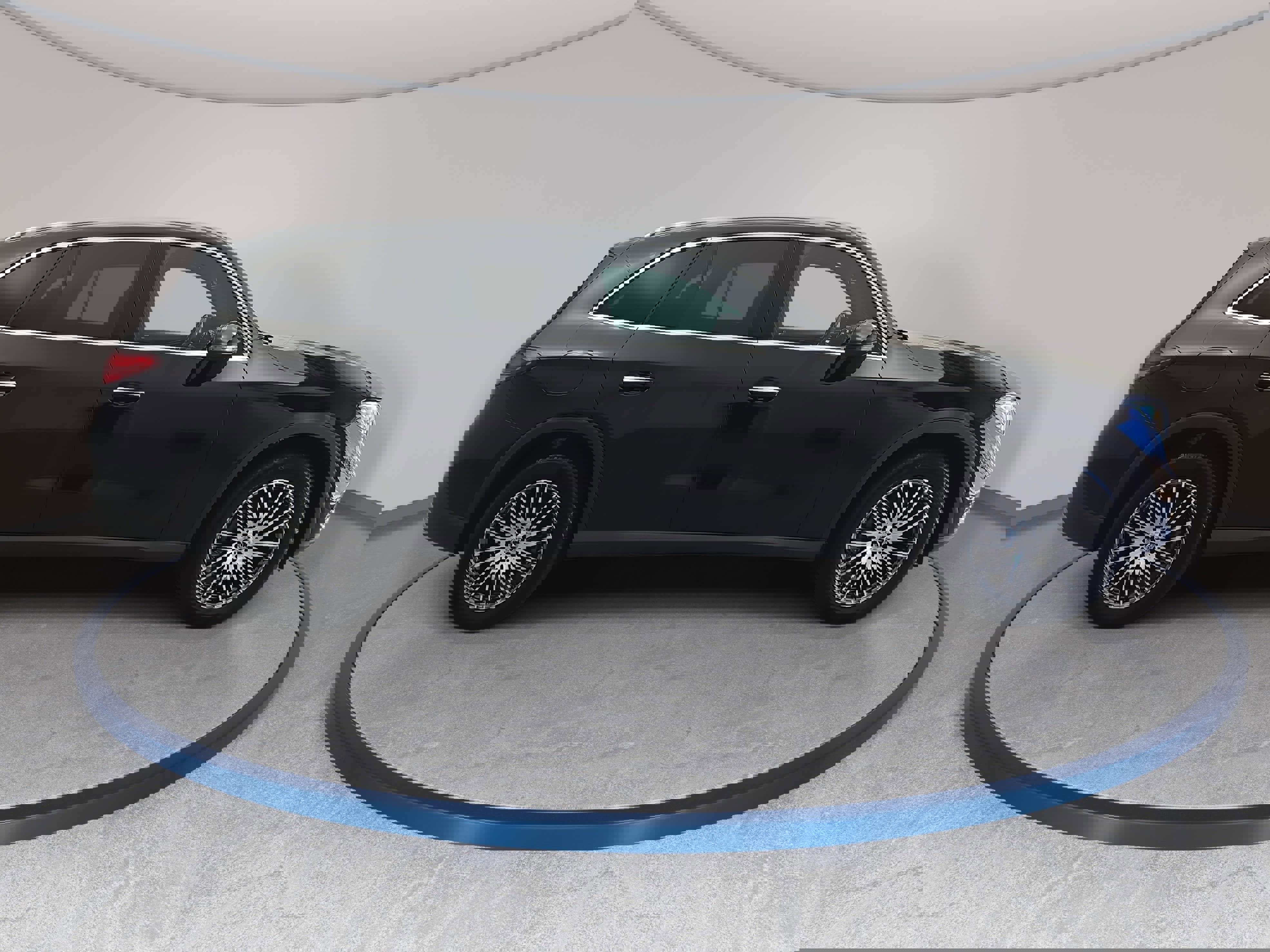 Used 2025 Mercedes-Benz GLC 300 4MATIC image 4