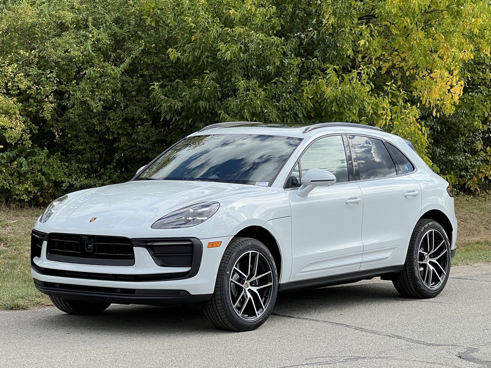 New 2026 Porsche Macan image 1