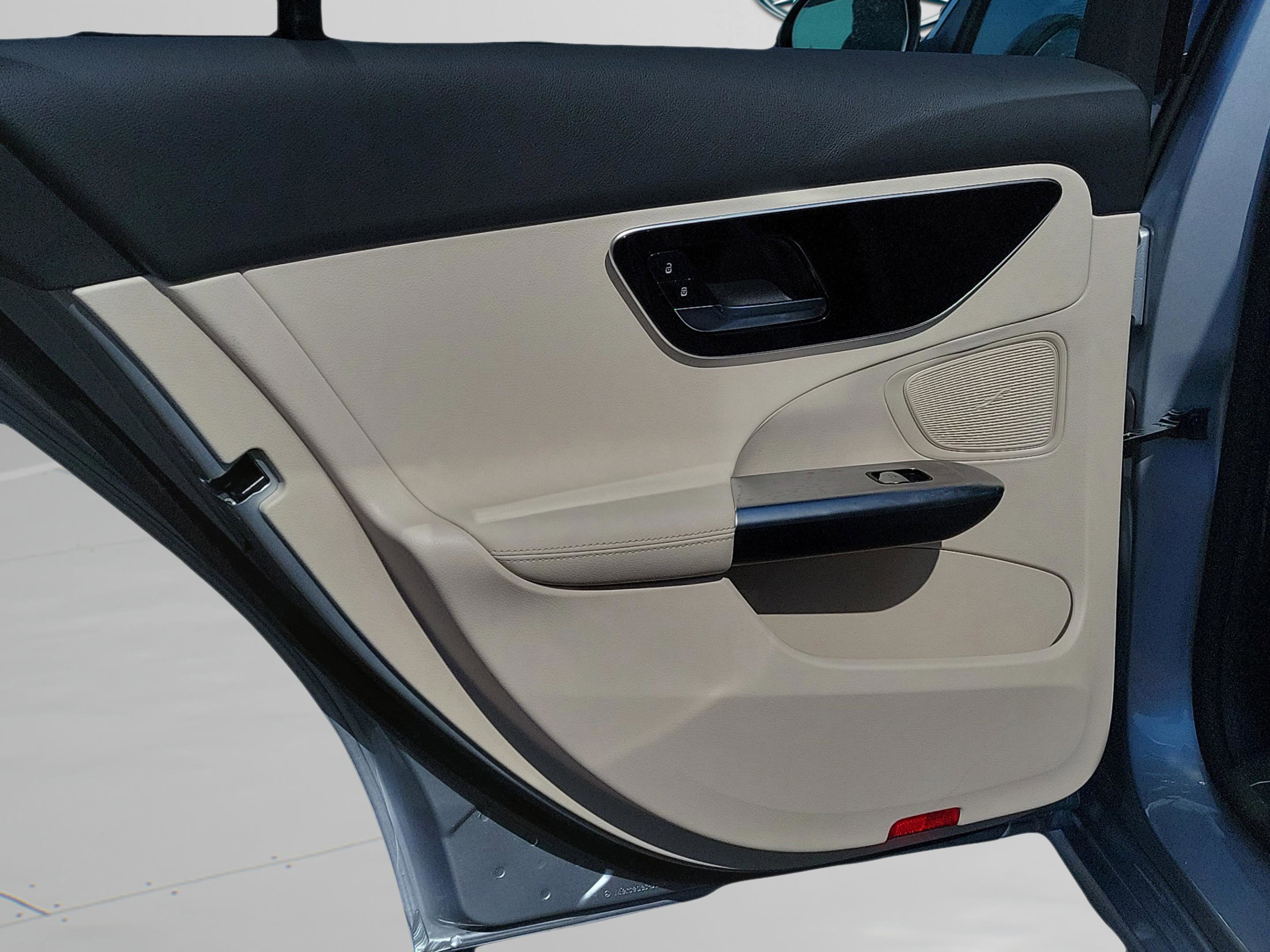 Certified 2025 Mercedes-Benz C 300 Sedan image 10