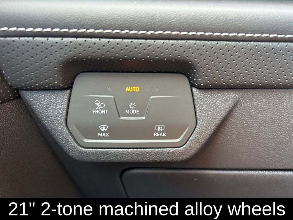 Used 2025 Volkswagen Atlas SEL Premium R-Line image 31