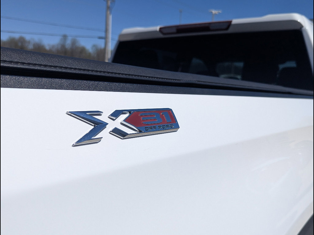 Used 2021 GMC Sierra 1500 SLE w/ X31 Off-Road Package image 11