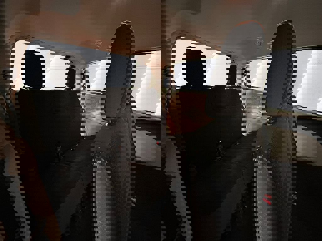 Used 2018 Dodge Grand Caravan SE w/ UConnect Hands-Free Group image 16