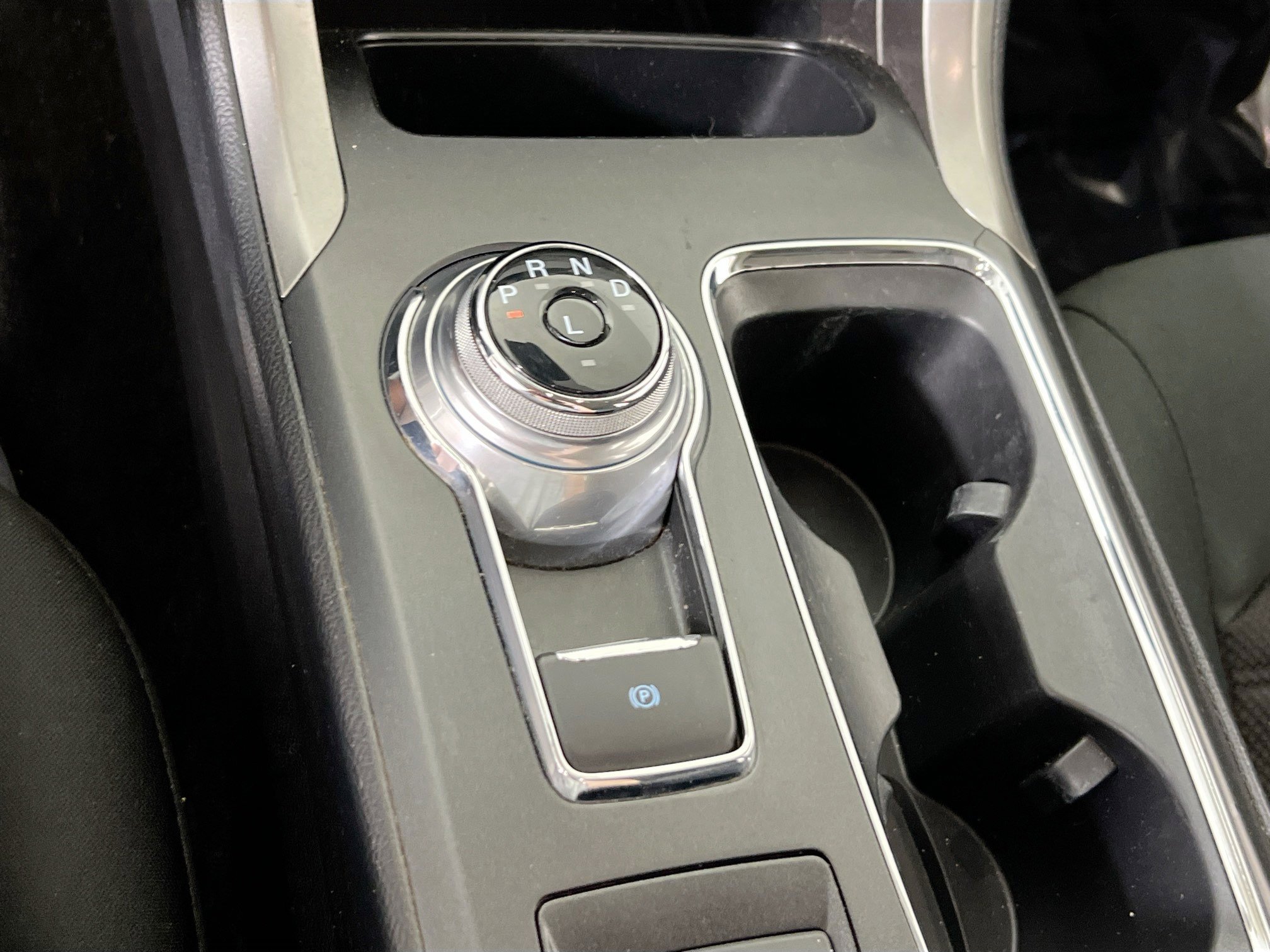 Used 2019 Ford Fusion SE FWD image 17