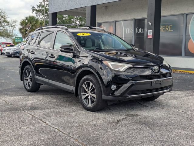 Used 2017 Toyota RAV4 XLE AWD/4WD image 3