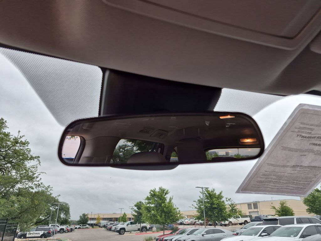 Used 2023 Toyota Highlander L FWD image 27